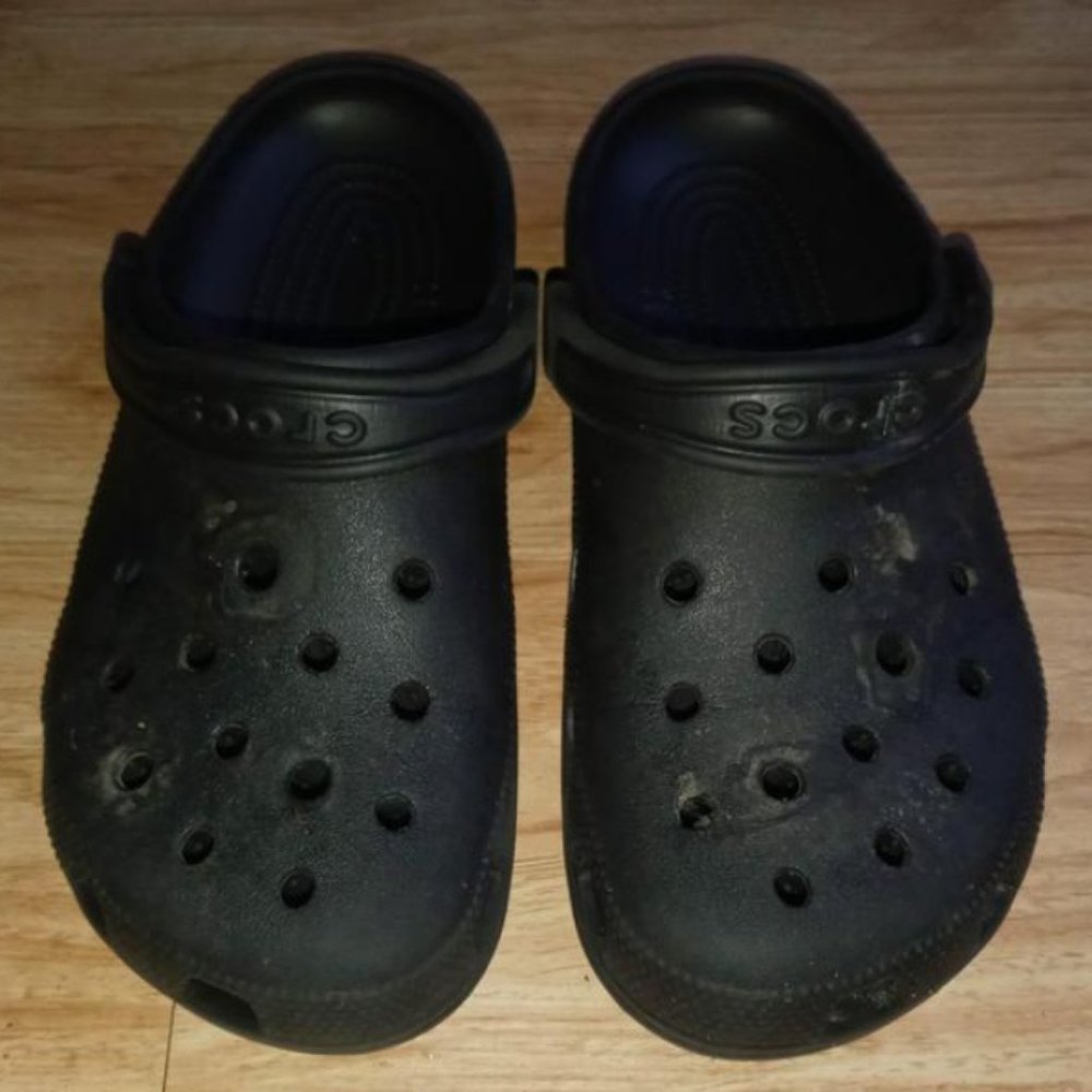 Black crocs
